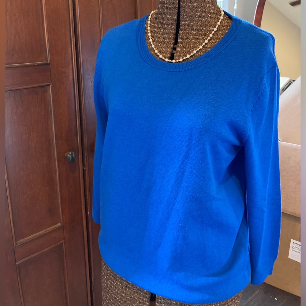 Lord and Taylor women’s sweater S M